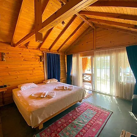 فندق Pine 4*